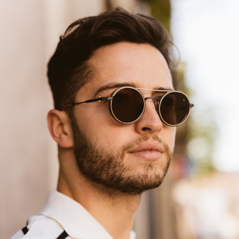 Akoni - Precisão suiça, mestria japonesa