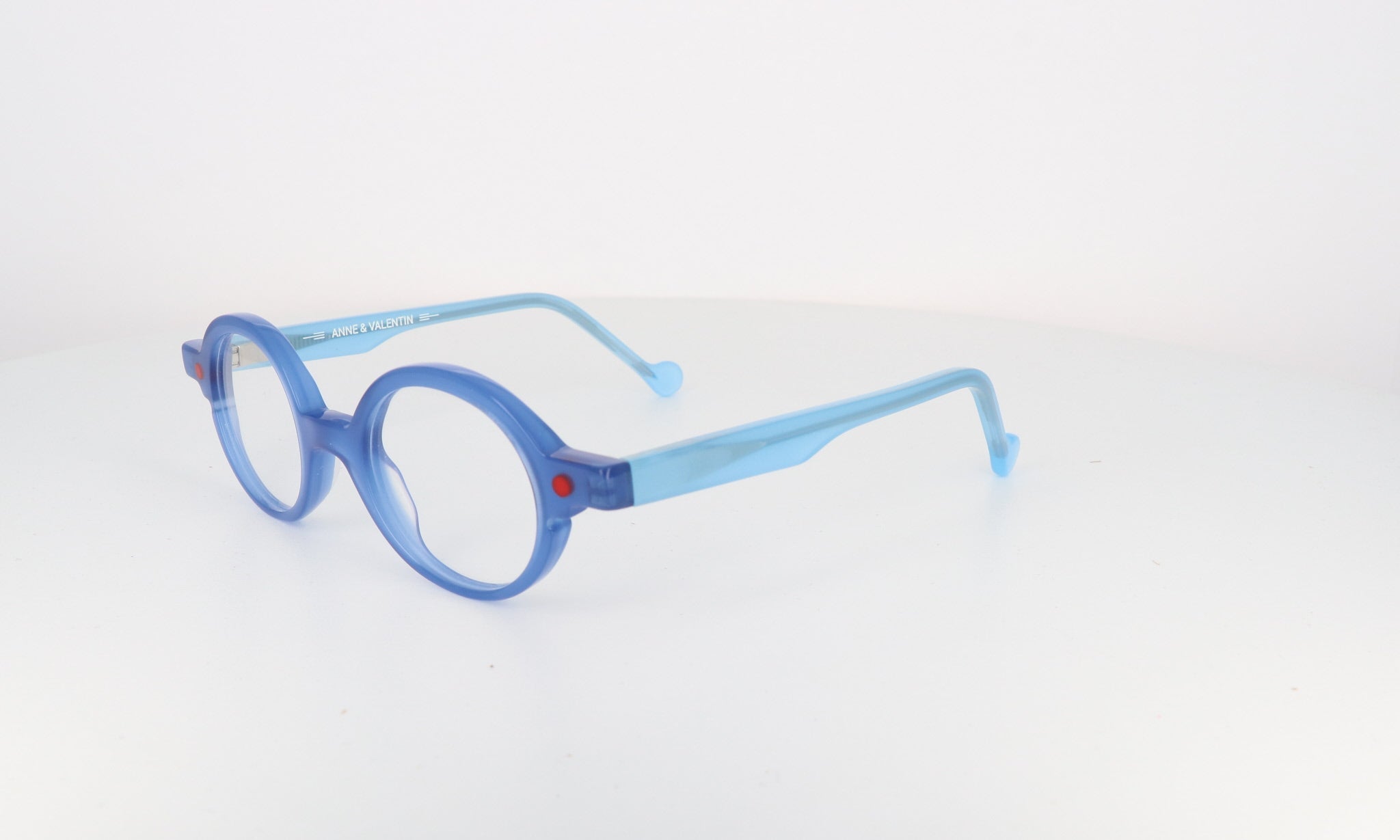 ANNE & VALENTIN AV MANO - Jorge Oculista