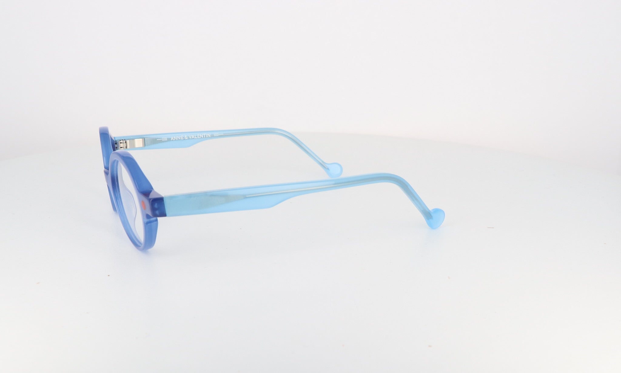 ANNE & VALENTIN AV MANO - Jorge Oculista