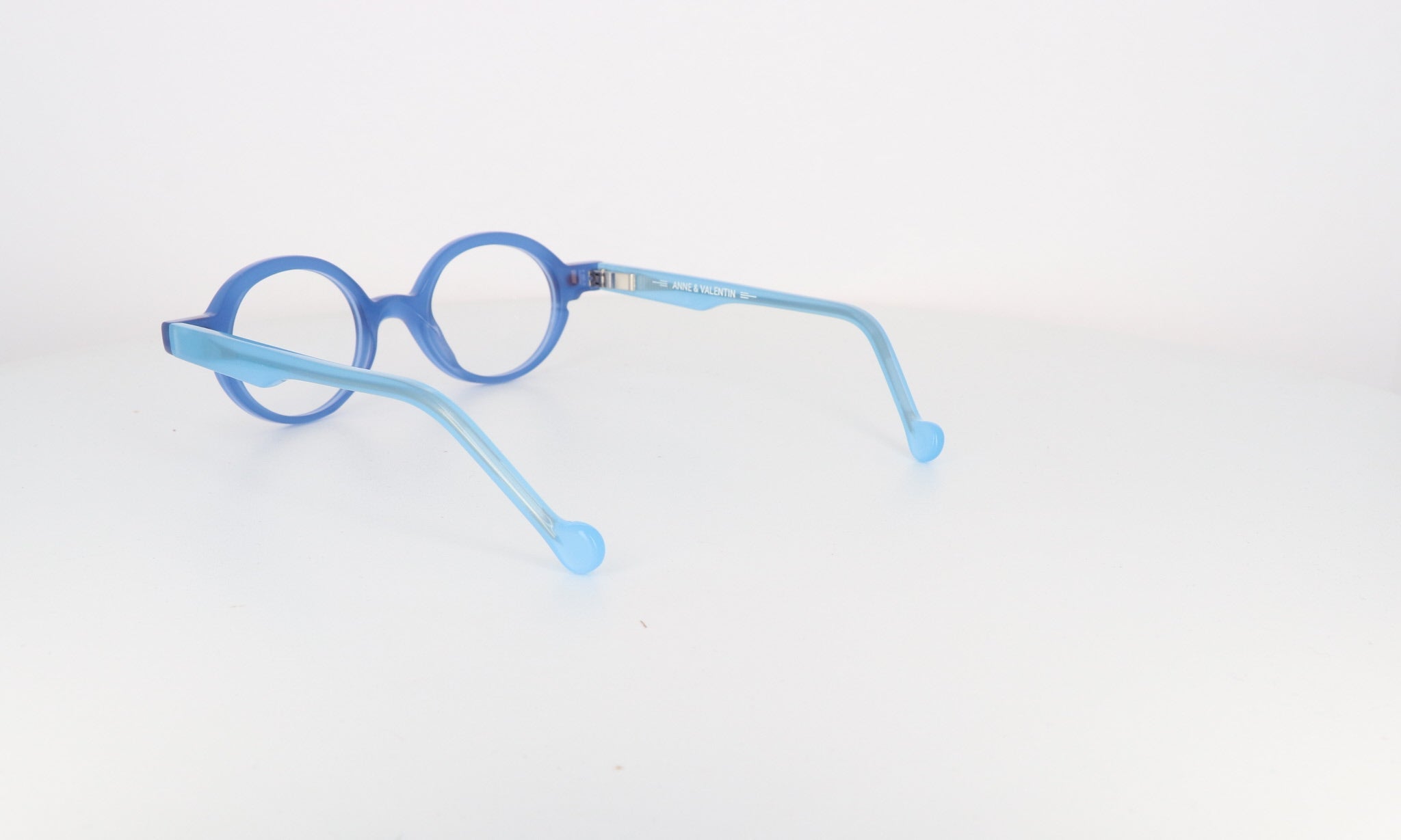 ANNE & VALENTIN AV MANO - Jorge Oculista