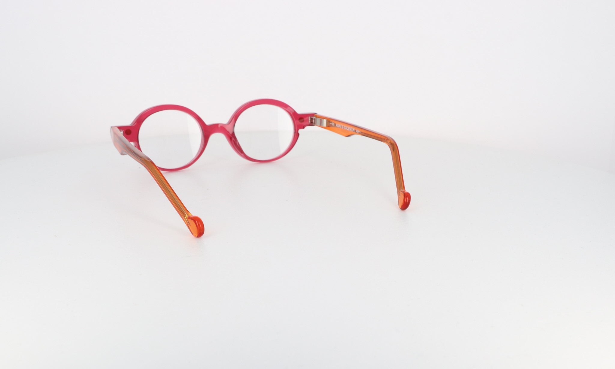 ANNE & VALENTIN AV MANO - Jorge Oculista