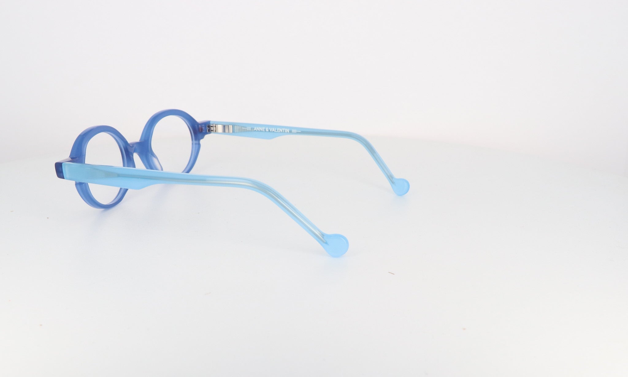 ANNE & VALENTIN AV MANO - Jorge Oculista