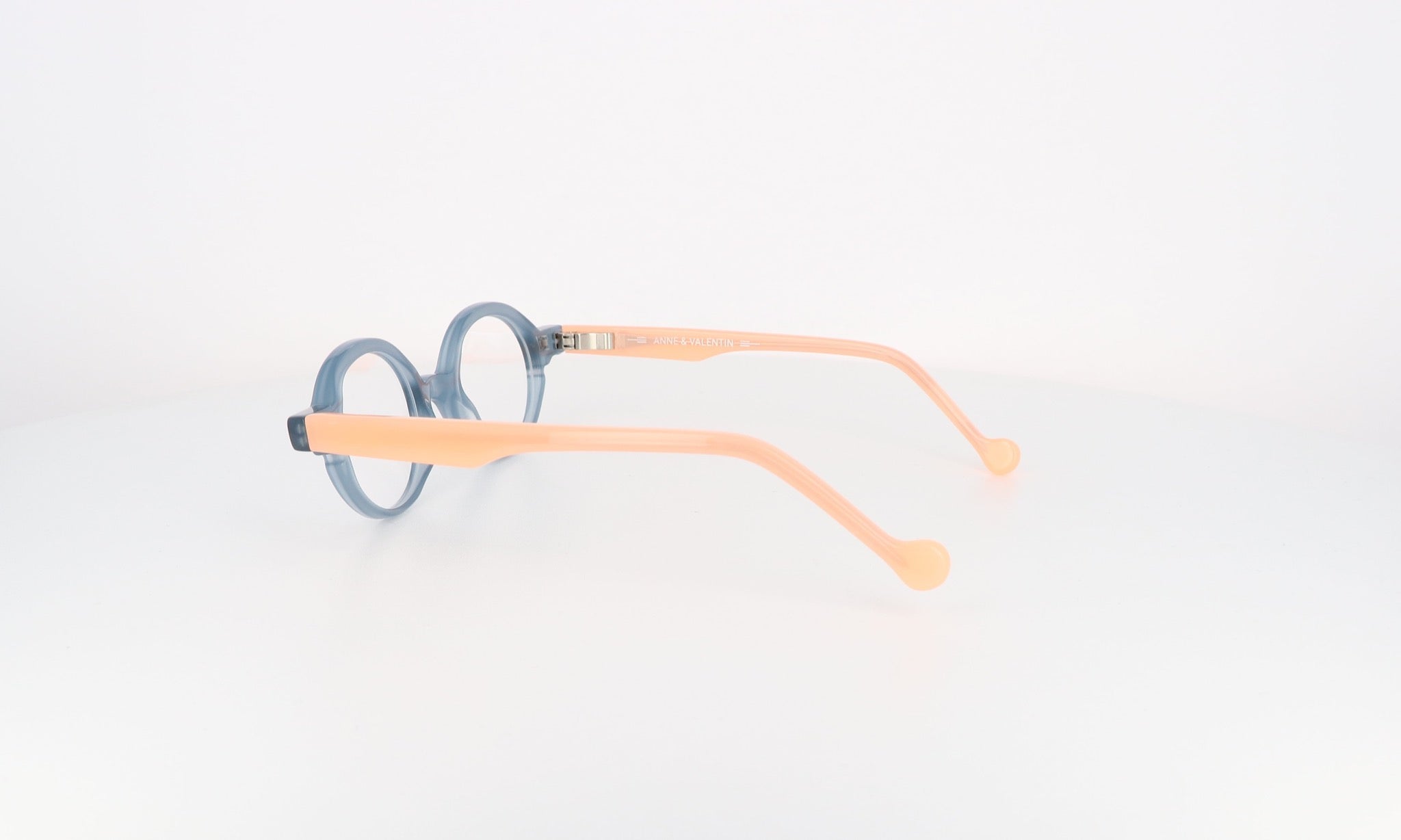 ANNE & VALENTIN AV MANO - Jorge Oculista