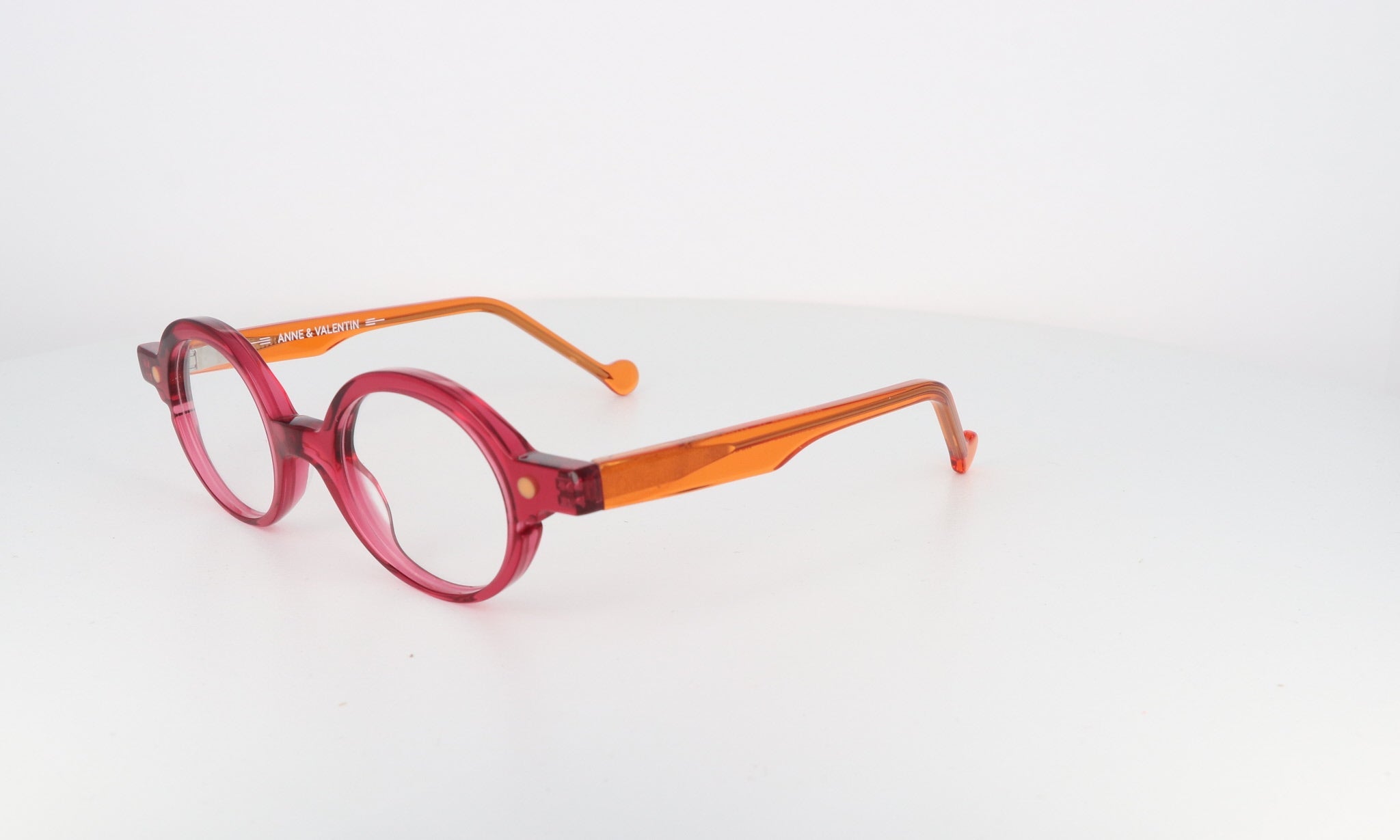 ANNE & VALENTIN AV MANO - Jorge Oculista