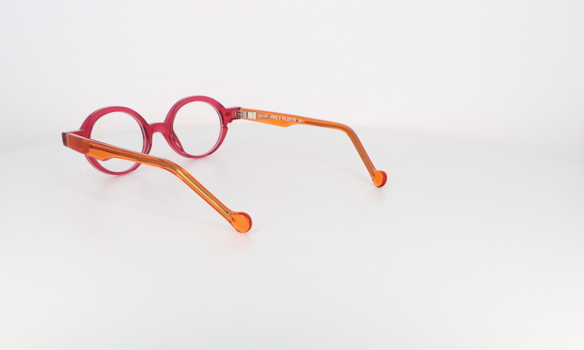 ANNE & VALENTIN AV MANO - Jorge Oculista