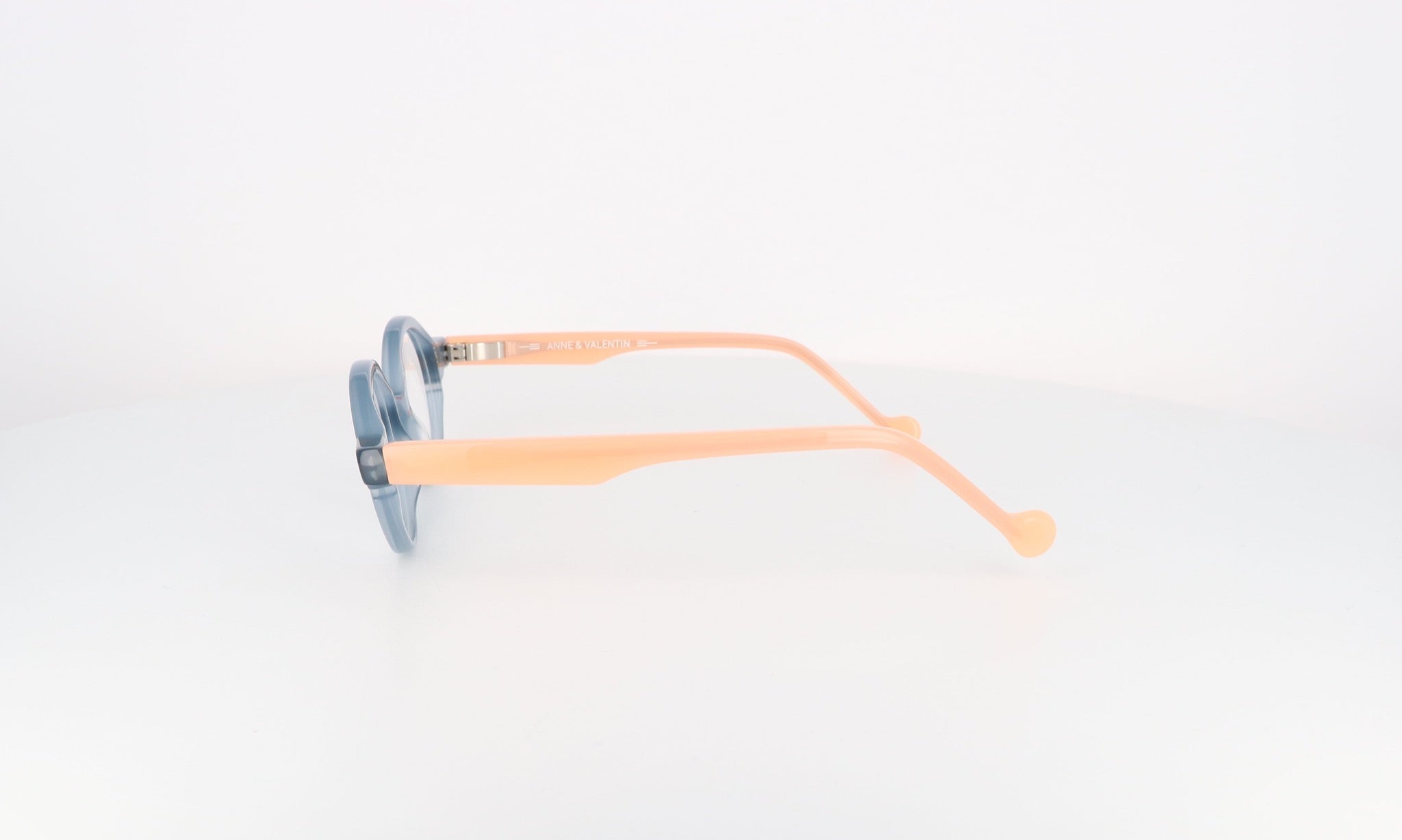 ANNE & VALENTIN AV MANO - Jorge Oculista