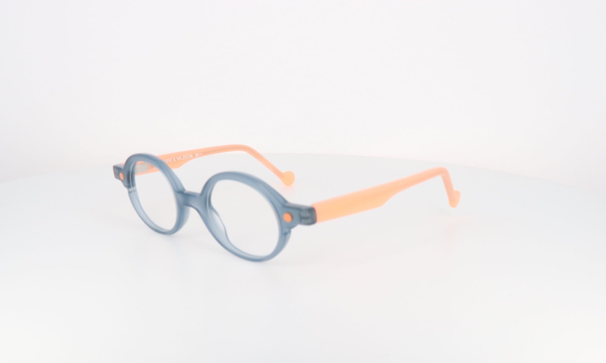 ANNE & VALENTIN AV MANO - Jorge Oculista