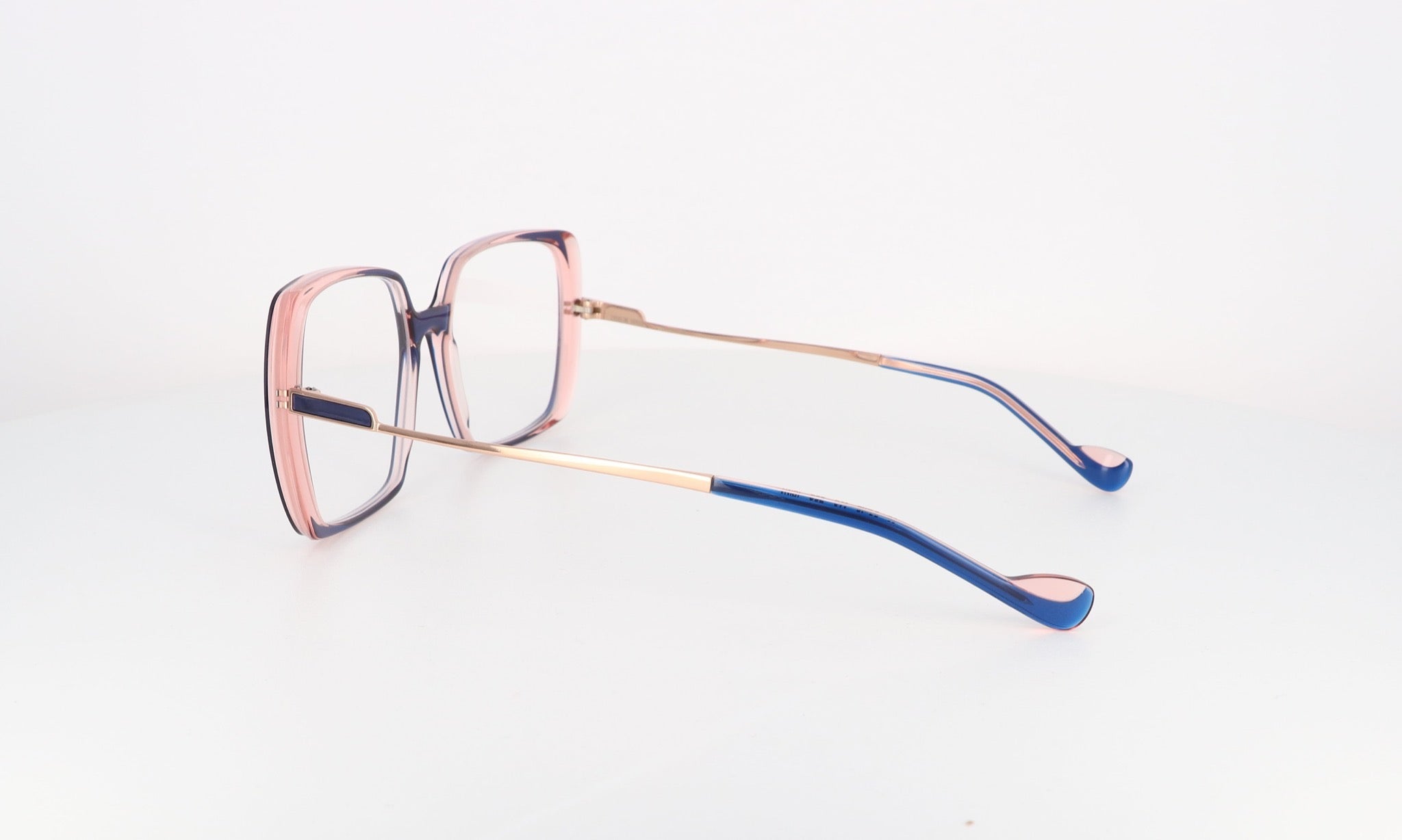 CAROLINE ABRAM IRINA - Jorge Oculista