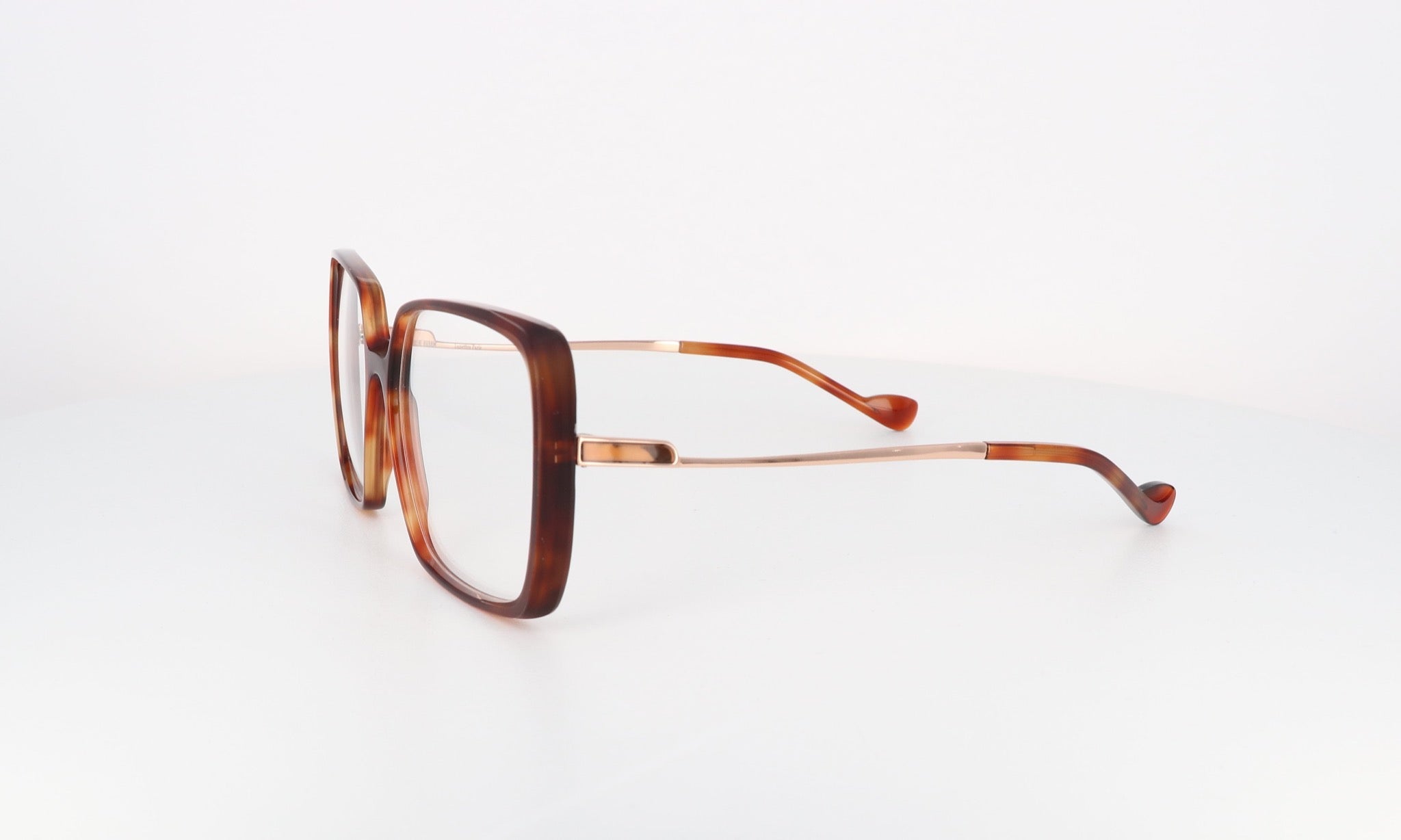 CAROLINE ABRAM IRINA - Jorge Oculista