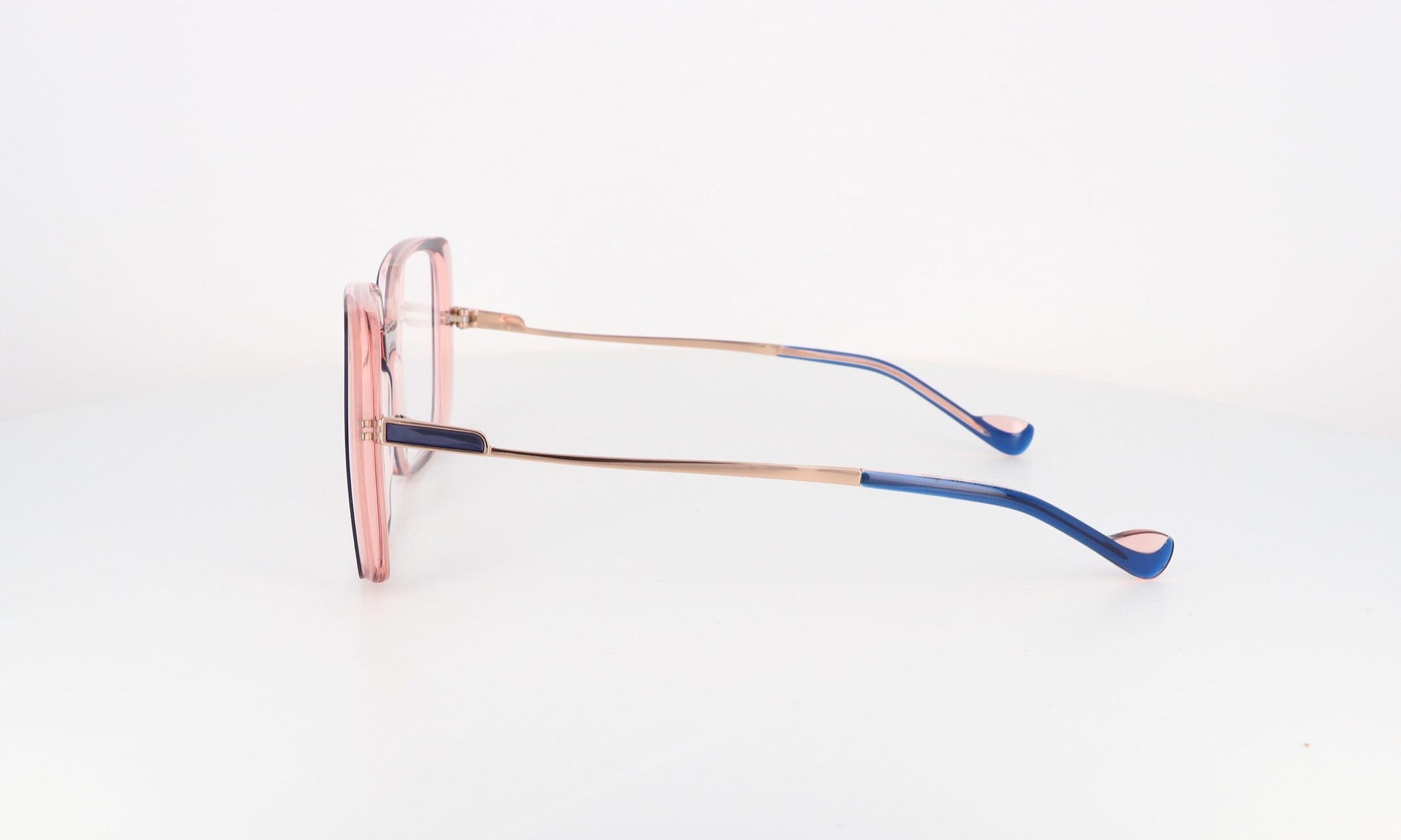 CAROLINE ABRAM IRINA - Jorge Oculista