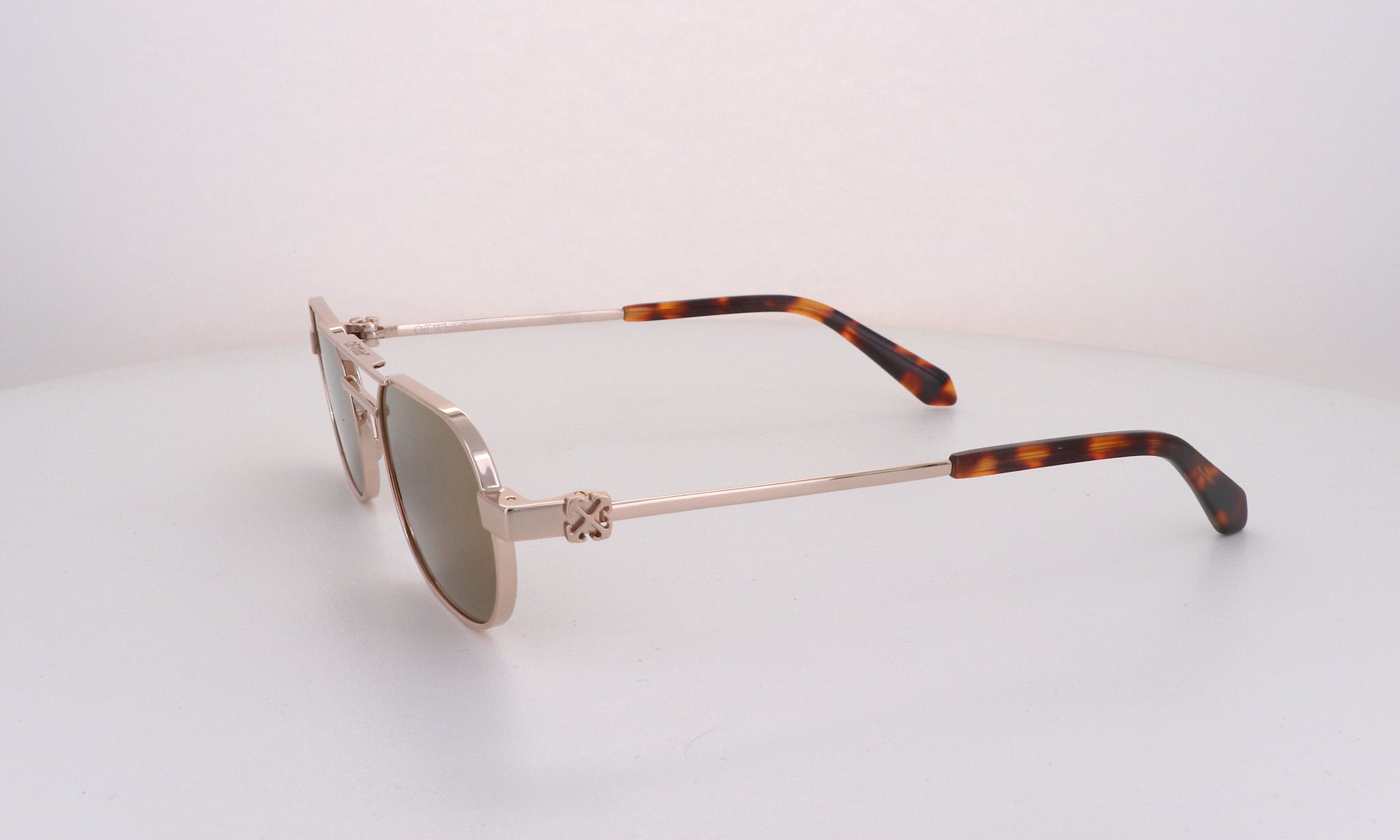 【関税＆送料込み】Off-White Oeri123 Vaiden Sunglasses Off-White Vaiden OERI123 7664 Sunglasses - US
