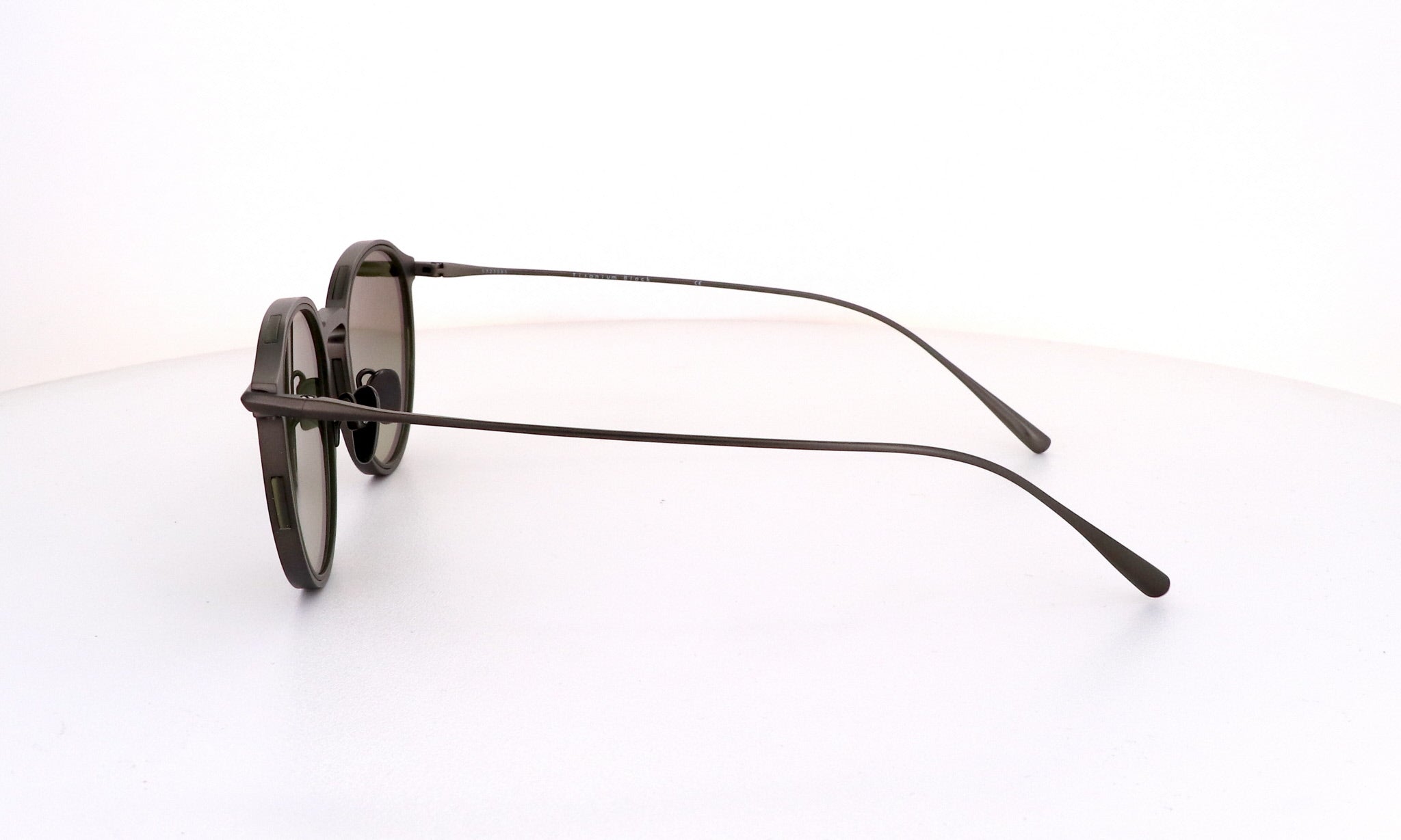 BRETT B MARIO - Jorge Oculista