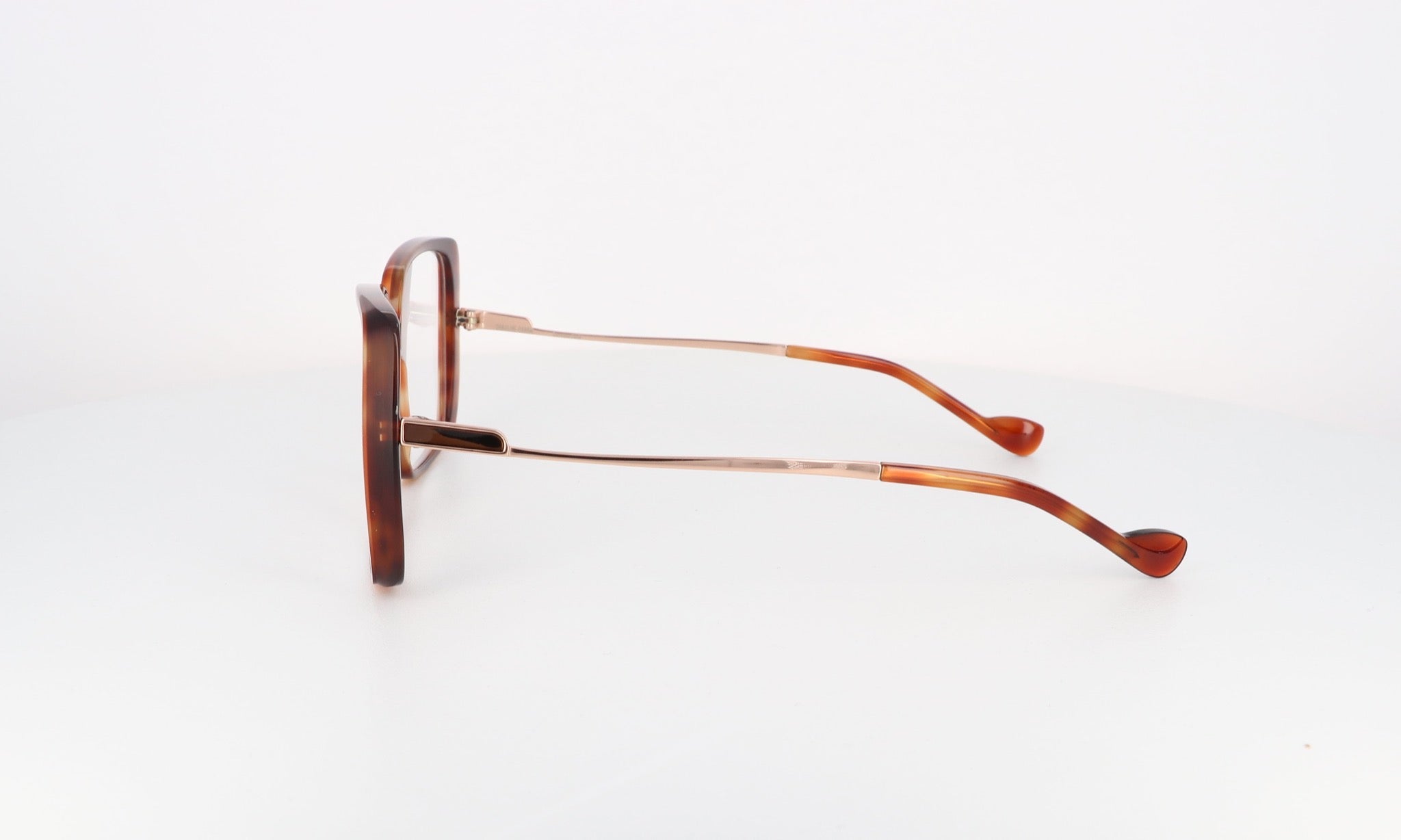 CAROLINE ABRAM IRINA - Jorge Oculista