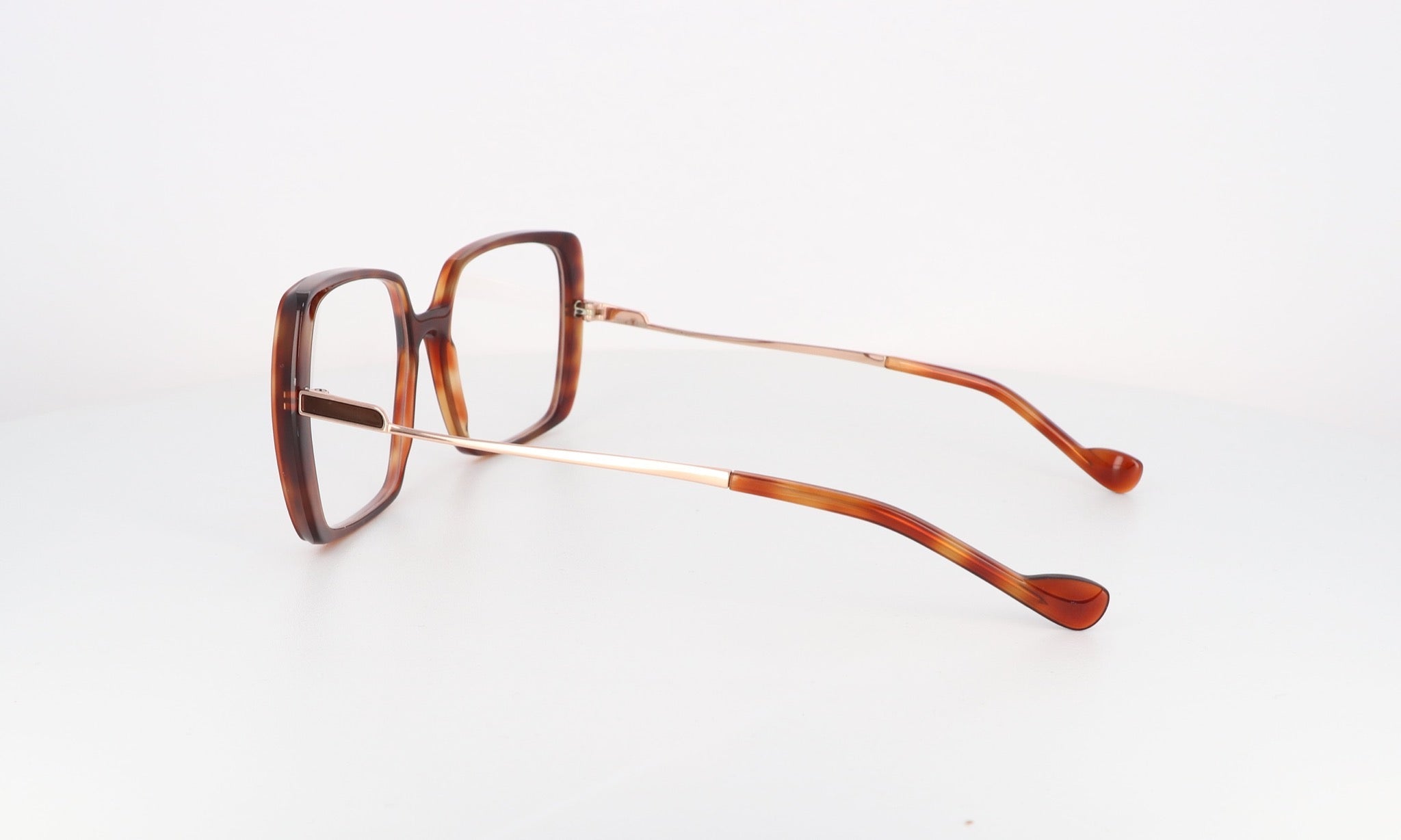 CAROLINE ABRAM IRINA - Jorge Oculista