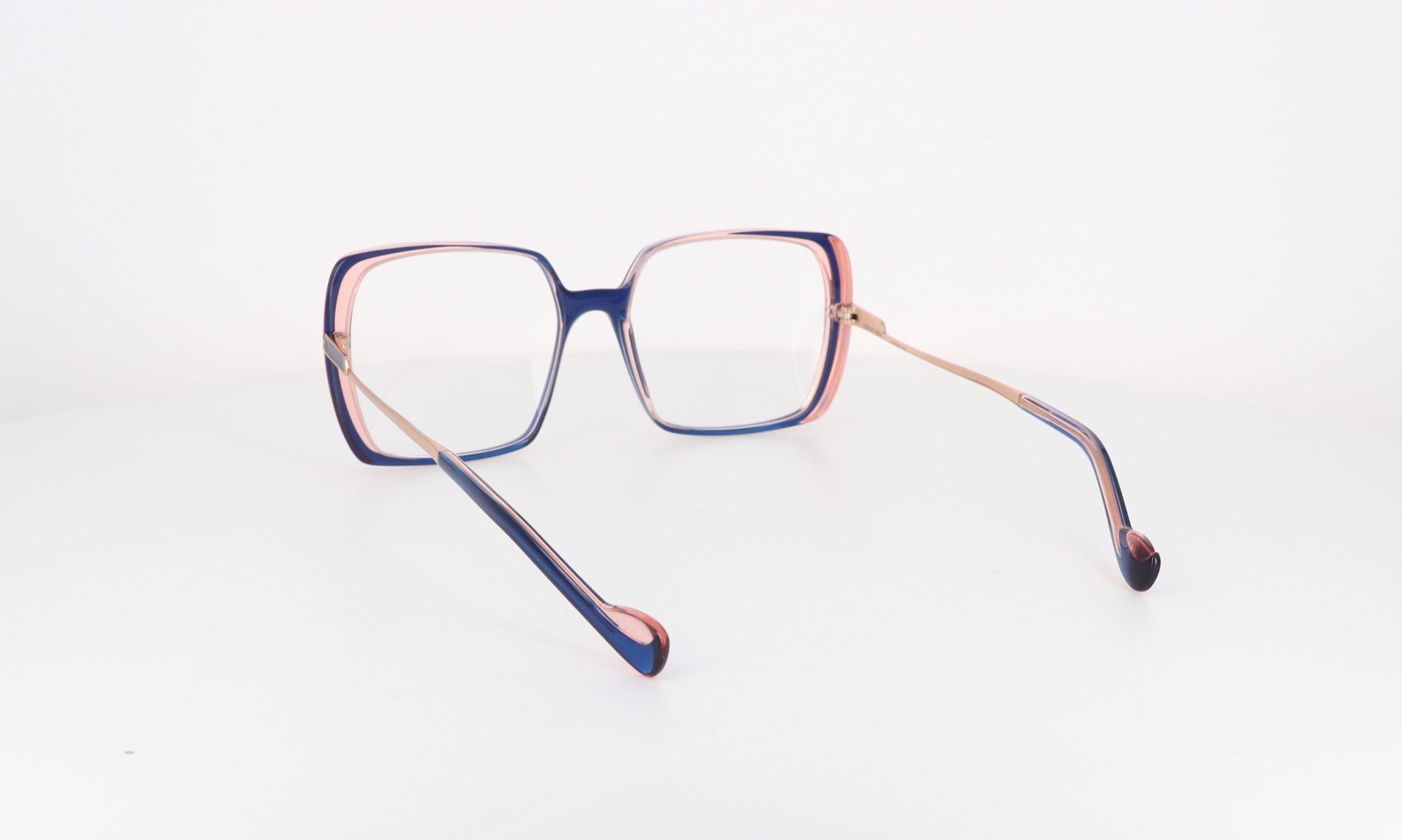 CAROLINE ABRAM IRINA - Jorge Oculista